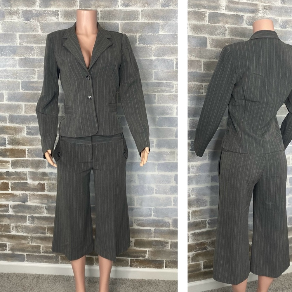 2 Piece Suit Single Breasted Blazer with Culottes  Grey Pinstripe Size 9
